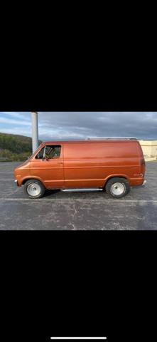 Dodge B-Series Custom Van (B100/B200)
